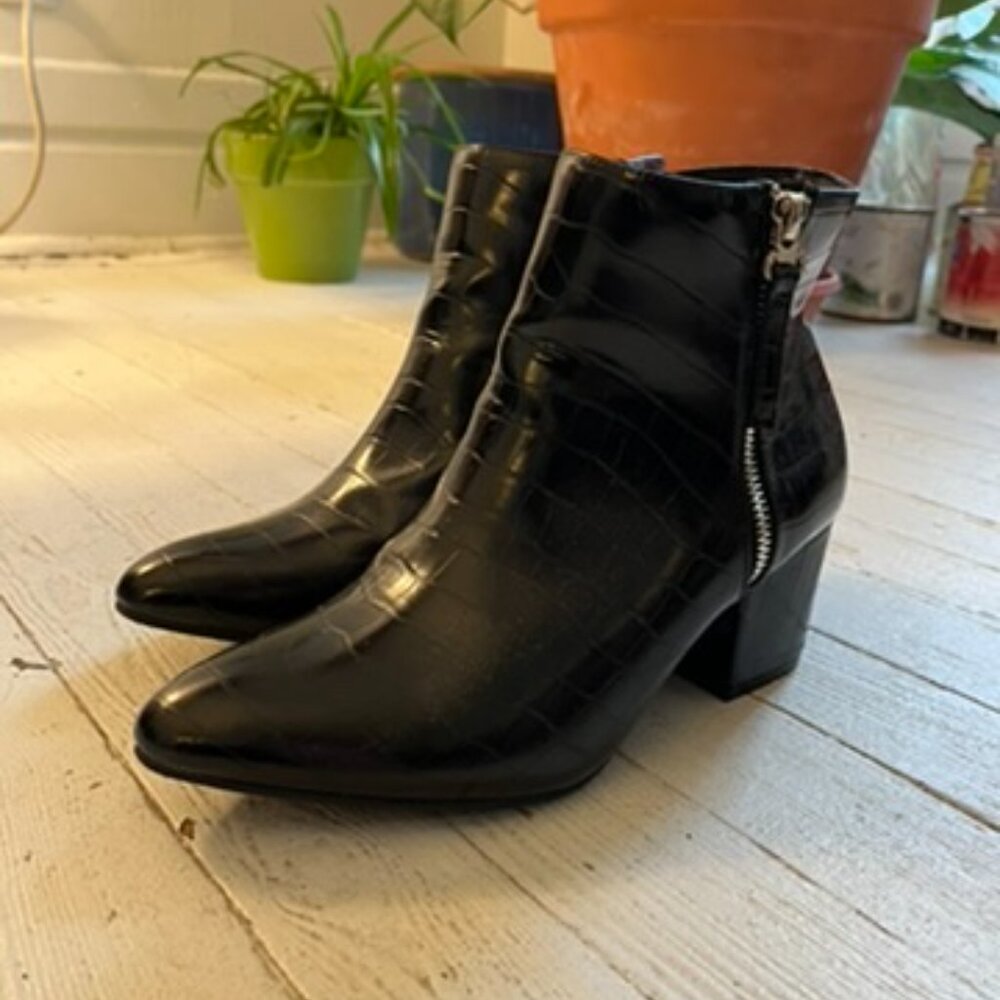 Crocodile Texture Black Chelsea Ankle Boot - Picture 3 of 7
